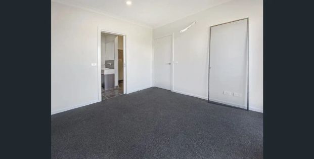 “Modern Family Living in Prime Truganina Location!” - Photo 1