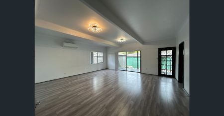 Modern 4 Bedroom Home - Photo 5