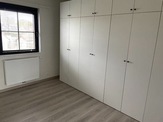 Drie slaapkamer EENGEZINSWONING met garage & tuin - Foto 1