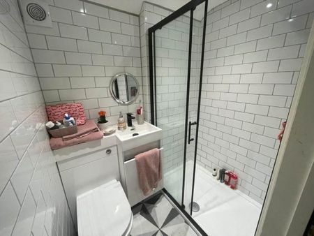 5 bedroom house to rent - Photo 2