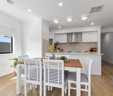 MODERN FAMILY HOME AND PERFECT LOCATION - Photo 5