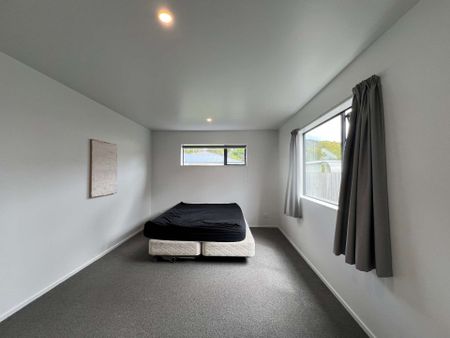 Wainuiomata 3 Bedrooms - Photo 2