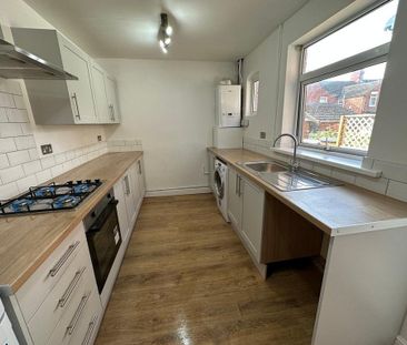 2 bedroom terraced house to rent - Photo 2