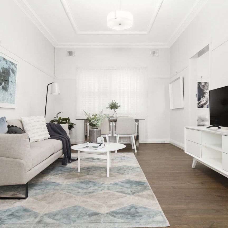 Designer Living Meets Urban Convenience - Photo 1