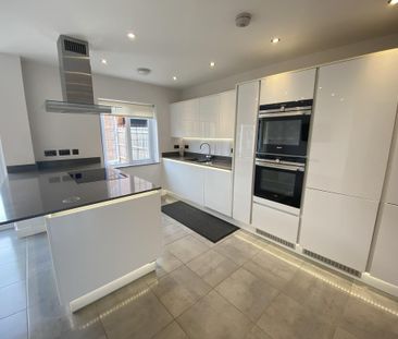 4 bedroom detached house to rent - Photo 6