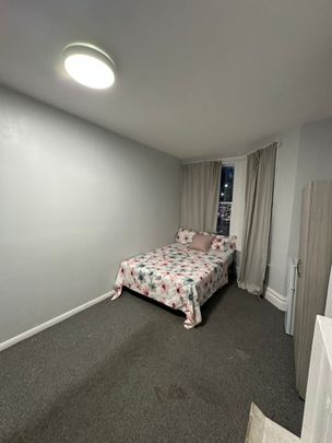 Room in a Shared House, High Road, N15 - Photo 1