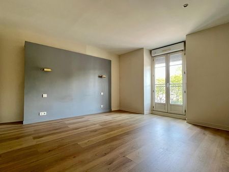Location Appartement 4 pièces 128m² NANTES 44000 - Photo 2