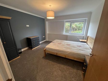 3 bedroom flat to rent - Photo 2