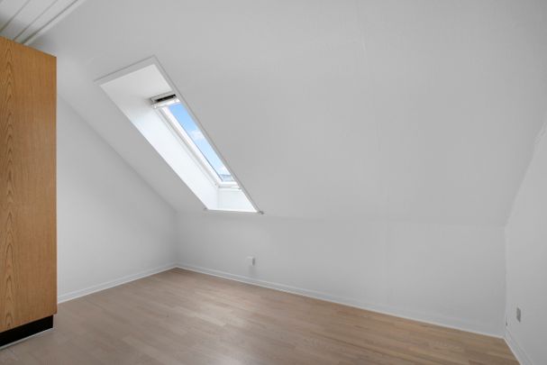 RUMMELIG OG INDBYDENDE LEJLIGHED I HOBRO-OMRÅDET - Photo 1