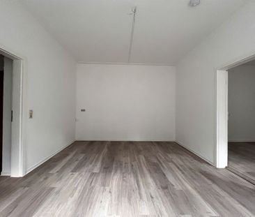 Newly renovated small 1.5 room apartment* Live and save! - Foto 1