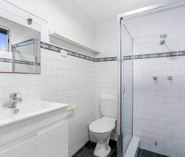 Charming Ground Floor Studio with Sunny Courtyard in Prime Location... - Photo 4