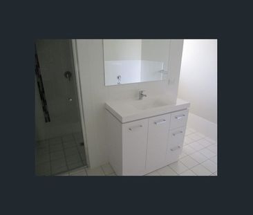 4 BEDROOM HOME LOCATED OXLEY VALE - Photo 4