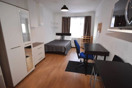 Studio Flat, Lilac Road, SO16 - Photo 3
