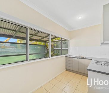 Refreshed Villa Conveniently Located - Photo 6