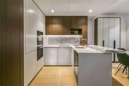 One bedroom apartment moments from Waterloo Station, offering residents spectacular leisure facilities. - Photo 4