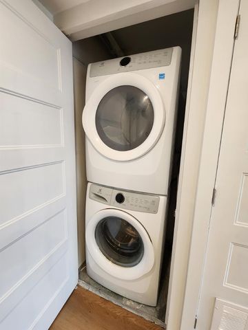 689 Churchill Avenue North - 104 - Photo 4