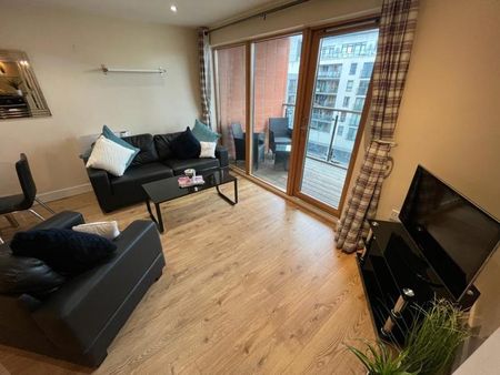 2 bedroom flat to rent - Photo 2