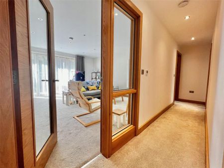 2 bedroom flat to rent - Photo 2