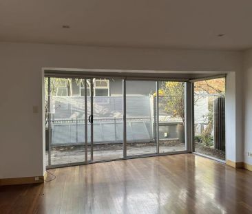 Upper Level 2 Bedrooms in Parkside! - Photo 4