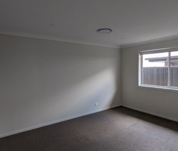 7 Horizon Loop, Oran Park NSW 2570 - House For Rent | Domain - Photo 4
