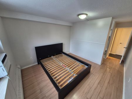 For Lease - 270 Palmdale Drive Unit# 305, Toronto, Ontario - Photo 2