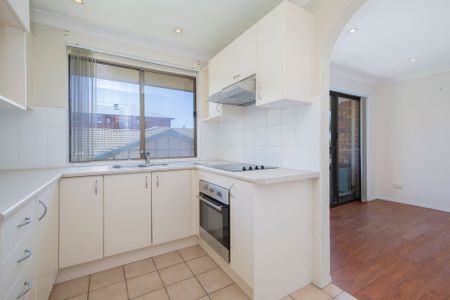 Tidy 2 Bedroom with Air Conditioning - Photo 3