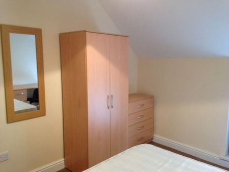 3 bedroom apartment to rent - Photo 3