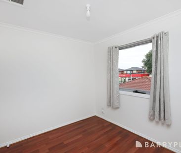 Sensational Townhouse in the prime location of Maribyrnong - Photo 5