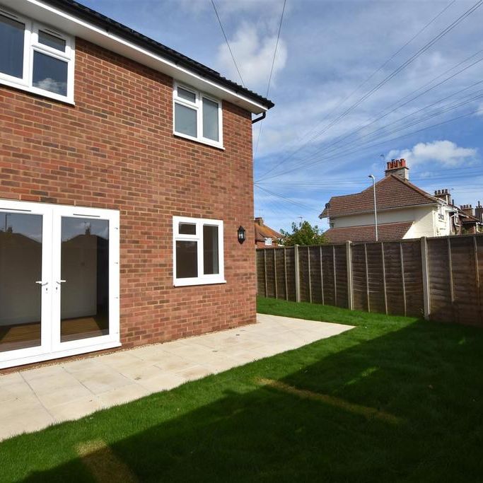 3 bedroom end of terrace house to rent - Photo 1