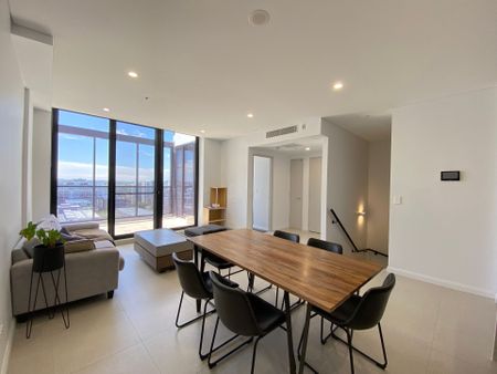 3 Bedroom Penthouse Split Level With City Views - Photo 2