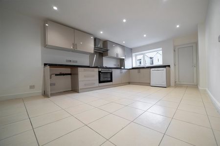 Room in a Shared House, Capstone Road, BR1 - Photo 5