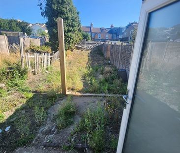 3 Bed Terraced House, Moffat Road, CR7 - Photo 6
