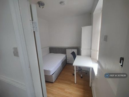 4 bedroom terraced house to rent - Photo 5