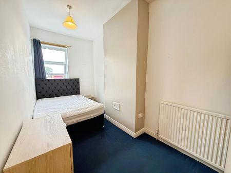 4 bedroom terraced house to rent - Photo 4