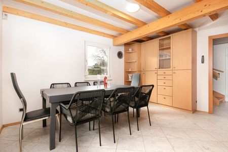 All Inclusive Family Home close to VIC - Photo 3