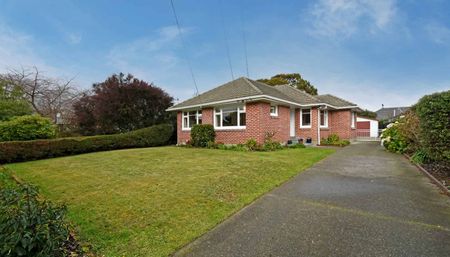 Character, Comfort & Convenience! - Photo 2