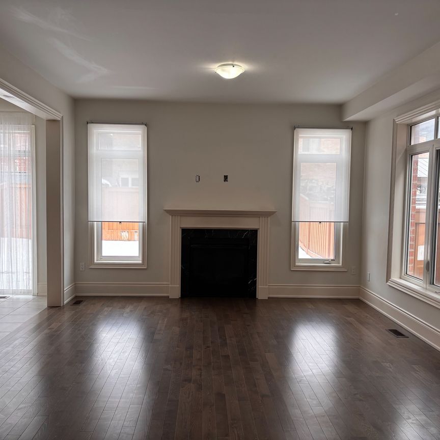 For Lease - 55 Lewis Avenue, Bradford West Gwillimbury, Ontario - Photo 1