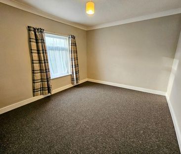 2 Bedroom End-of-Terrace House For Rent - Photo 2