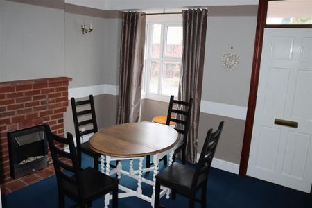 2 bedroom semi-detached house to rent - Photo 4