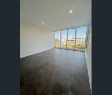 Nearly New Two Bedrooms with Occur Stadium View For Lease - Photo 1