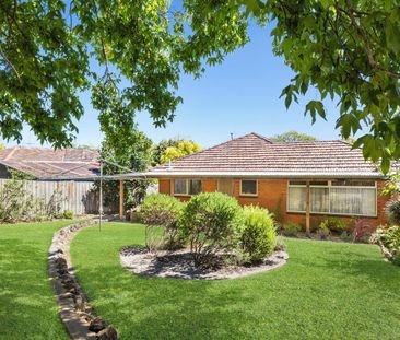 Immaculate Home in Sought After Pocket of Ashwood - Photo 2