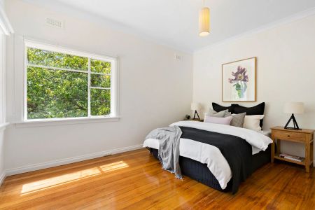 Timeless Grace in Botanic Gardens Precinct! - Photo 3