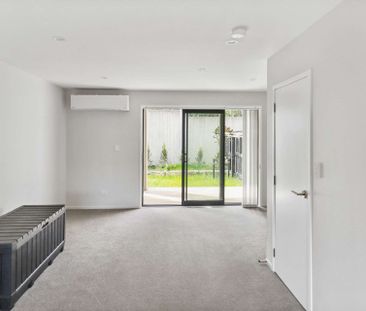 Four Bedroom Townhouse! - Photo 1