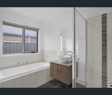 In the heart of Cranbourne! - Photo 3