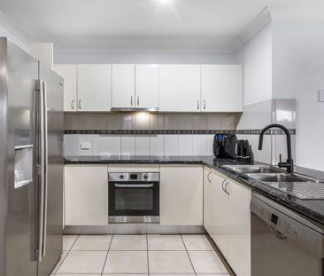 6 Sutherland Crescent, Goodna, Qld 4300 - Photo 2