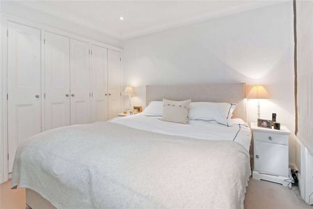 This is a two double bedroom property situated on the third floor of a white stucco fronted building in South Kensington. - Photo 3