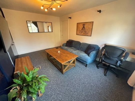 Codrington House, Hawke Street - Photo 1