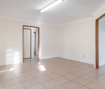 Charming Low-Set Home in a Prime Location - Photo 4