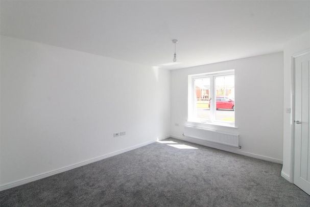 3 bedroom semi-detached house to rent - Photo 1