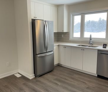 For Lease - 124 Squire Drive Unit# B, Ajax, Ontario - Photo 6